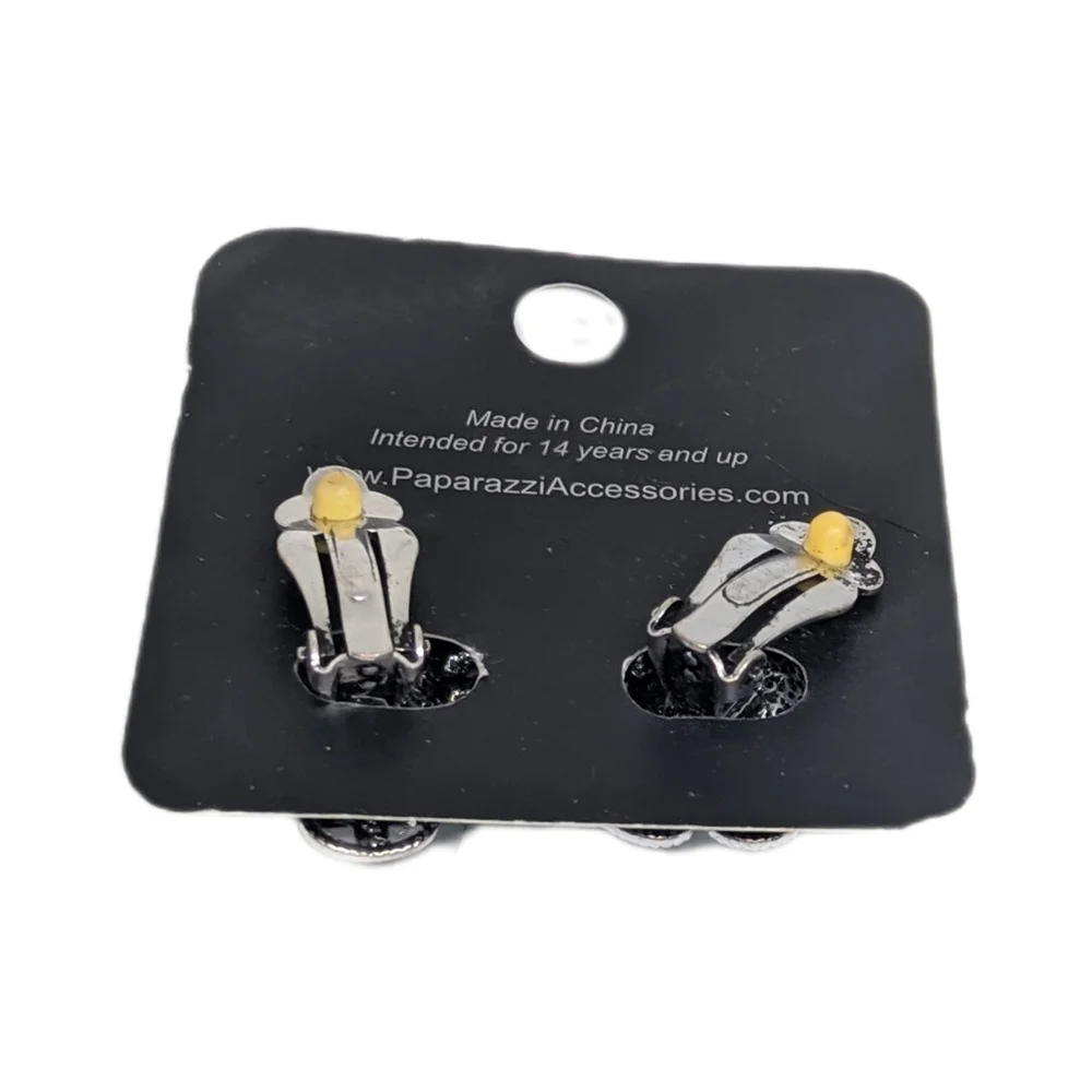 🙋 10/$20. Paparazzi Silver Tone Clip-on Earrings w/ Rhinestone